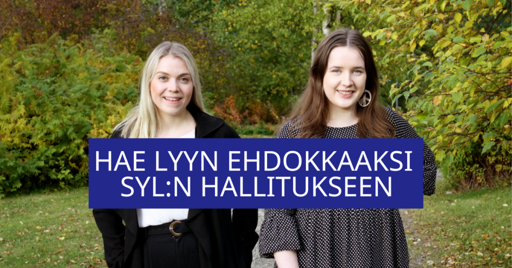Kuvassa SYL:n varapuheenjohtaja Katariina Henttonen ja hallituksen jäsen Elina Kuula hymyilevät ulkona. Tekstissä lukee Hae LYYn ehdokkaaksi SYL:n hallitukseen