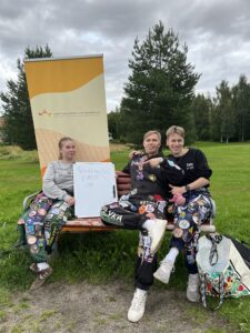 Kuvassa LYYn hallituksen jäseniä ja puheenjohtaja Artikla-päivillä pitämässä rastia