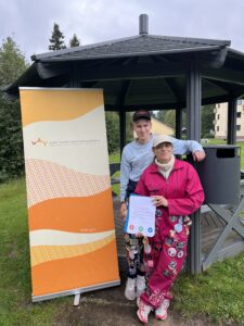 LYYn hallituksen jäseniä ESN:n rastikilpailussa haalarit päällään